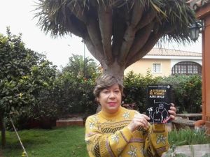 La escritora y sin embargo amiga Pilar Escalona lee La estrategia del pequinés en Tenerife